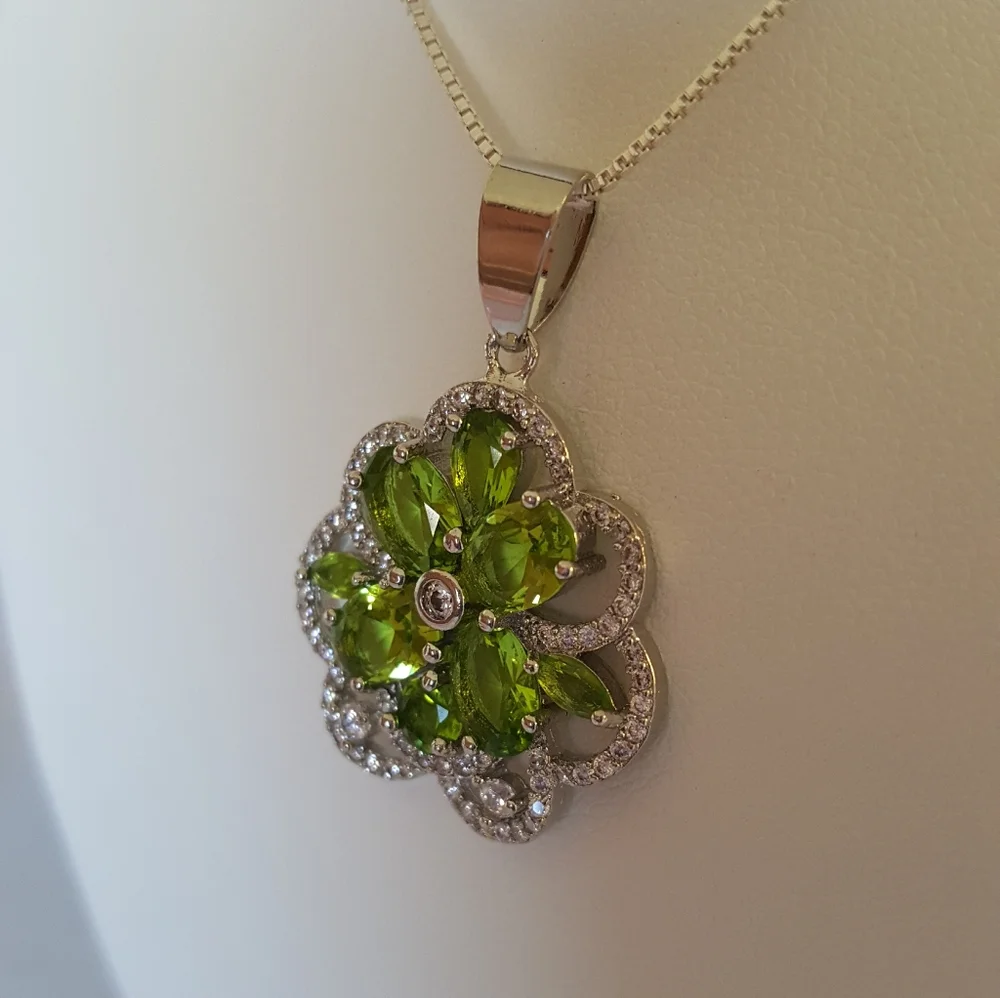 Peridot Green Zircon Pendant - Picture 5 of 9